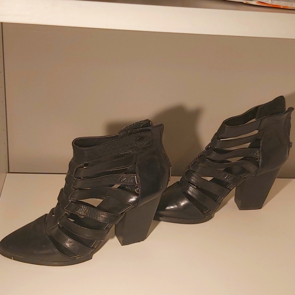 KELSI DAGGER SHOSE
